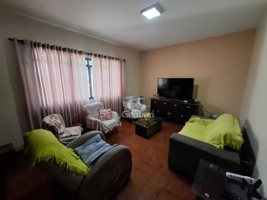 Casa com 2 quartos à venda, 150m2 em Jardim Tabapuã (Vila Xavier), Araraquara - SP - imagem 2 Foto 2 de Casa com 2 quartos à venda, 150m2 em Jardim Tabapuã (Vila Xavier), Araraquara - SP