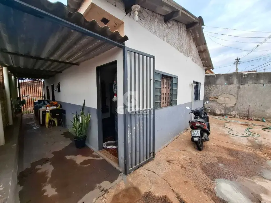 Casa com 2 quartos à venda, 79m2 em Jardim Portugal, Araraquara - SP - imagem 2 Foto 2 de Casa com 2 quartos à venda, 79m2 em Jardim Portugal, Araraquara - SP