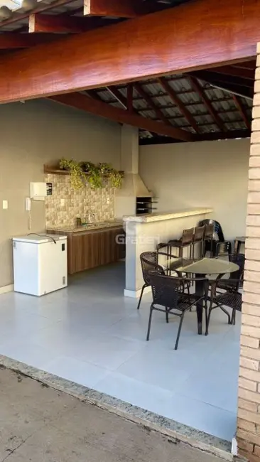 Foto 2 de Apartamento com 2 quartos para alugar, 50m2 em Jardim Marivan, Araraquara - SP