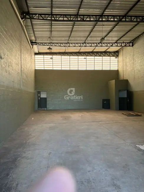 Armazém / Galpão para alugar, 215m2 em Jardim Eliana, Araraquara - SP - imagem 2 Foto 2 de Armazém / Galpão para alugar, 215m2 em Jardim Eliana, Araraquara - SP