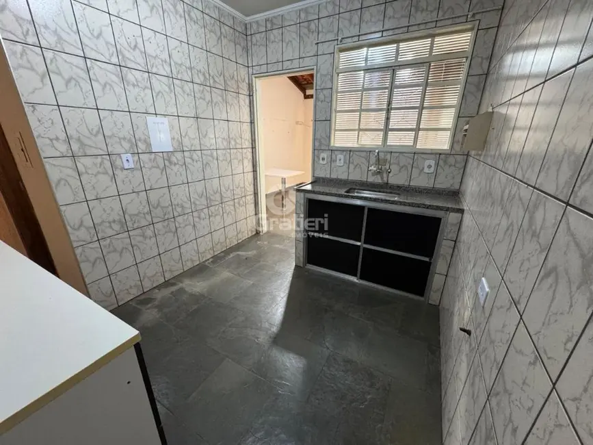 Sobrado com 2 quartos à venda, 61m2 em Jardim Nova Época, Araraquara - SP - imagem 3 Foto 3 de Sobrado com 2 quartos à venda, 61m2 em Jardim Nova Época, Araraquara - SP