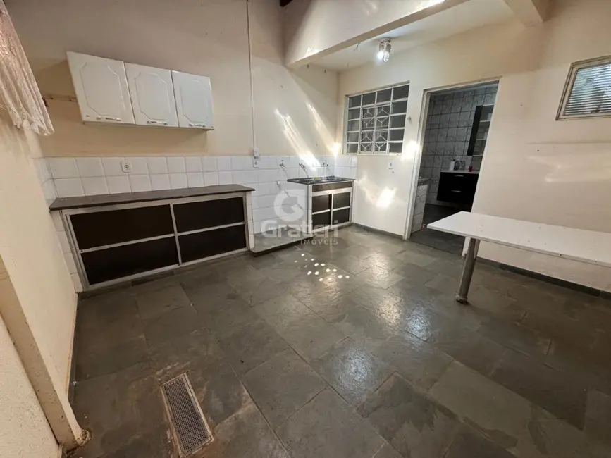 Sobrado com 2 quartos à venda, 61m2 em Jardim Nova Época, Araraquara - SP - imagem 5 Foto 5 de Sobrado com 2 quartos à venda, 61m2 em Jardim Nova Época, Araraquara - SP