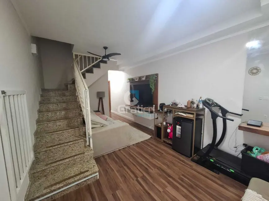 Sobrado com 2 quartos à venda, 172m2 em Jardim Cruzeiro do Sul I, Araraquara - SP - imagem 1 Foto 1 de Sobrado com 2 quartos à venda, 172m2 em Jardim Cruzeiro do Sul I, Araraquara - SP