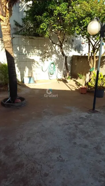 Foto 2 de Casa com 3 quartos à venda, 180m2 em Jardim Primor, Araraquara - SP