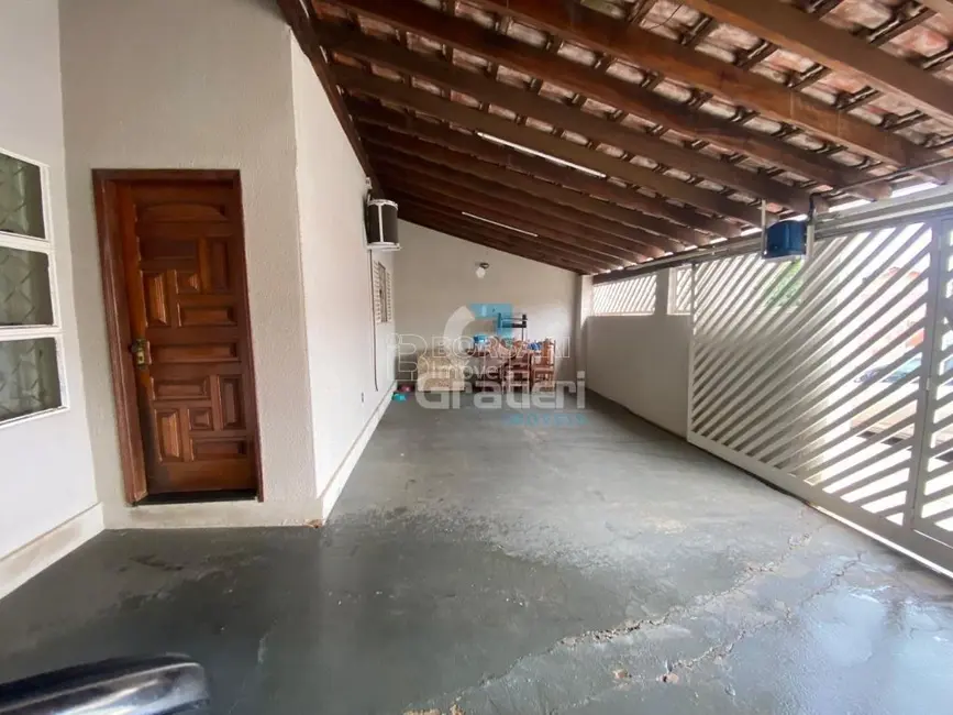 Casa com 2 quartos à venda, 133m2 em Jardim Adalgisa, Araraquara - SP - imagem 2 Foto 2 de Casa com 2 quartos à venda, 133m2 em Jardim Adalgisa, Araraquara - SP