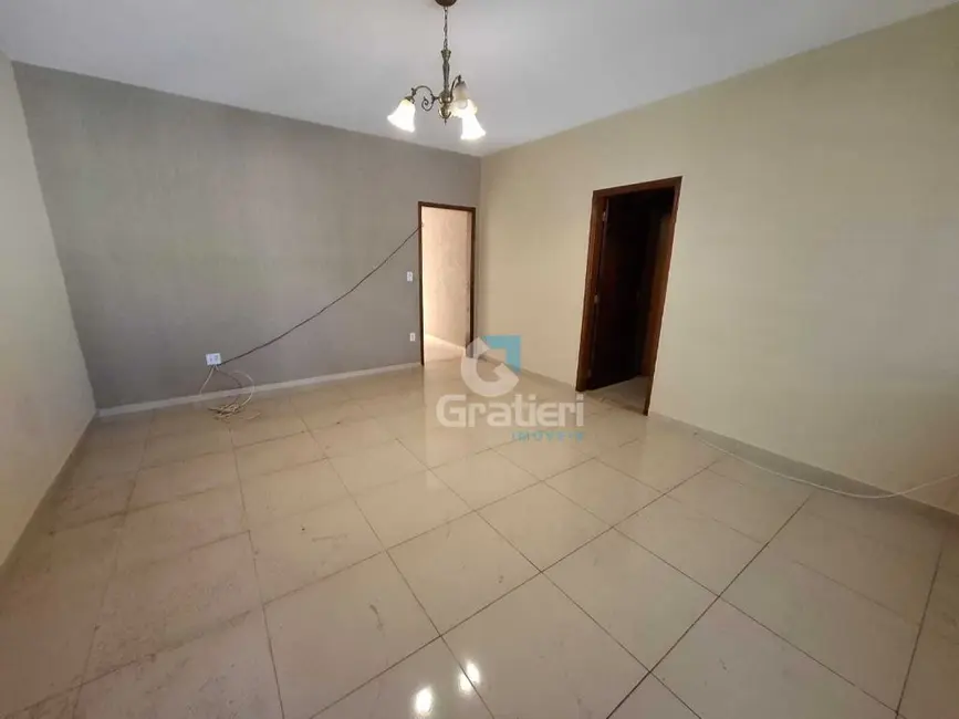Foto 2 de Casa com 3 quartos à venda, 180m2 em Jardim das Estações (Vila Xavier), Araraquara - SP