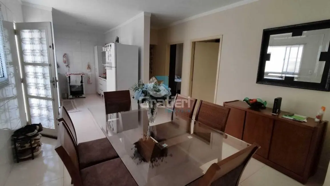 Foto 2 de Casa com 3 quartos à venda, 211m2 em Jardim do Carmo, Araraquara - SP