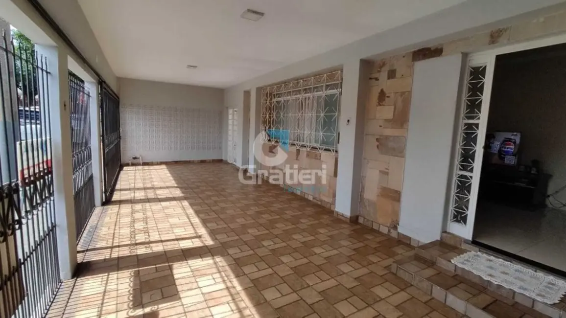 Foto 1 de Casa com 3 quartos à venda, 211m2 em Jardim do Carmo, Araraquara - SP