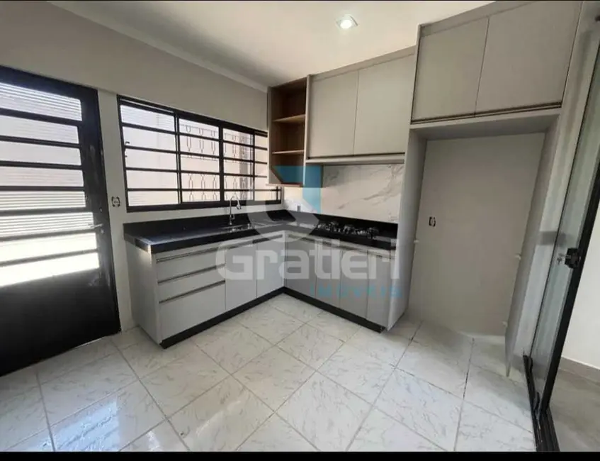 Sobrado com 3 quartos à venda, 198m2 em Jardim Residencial Lupo II, Araraquara - SP - imagem 4 Foto 4 de Sobrado com 3 quartos à venda, 198m2 em Jardim Residencial Lupo II, Araraquara - SP