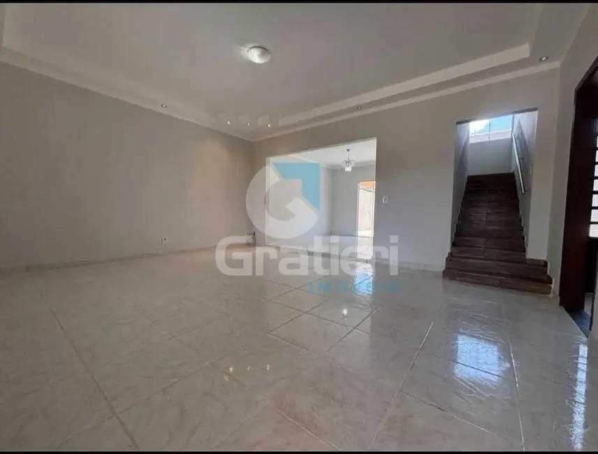 Sobrado com 3 quartos à venda, 198m2 em Jardim Residencial Lupo II, Araraquara - SP - imagem 7 Foto 7 de Sobrado com 3 quartos à venda, 198m2 em Jardim Residencial Lupo II, Araraquara - SP