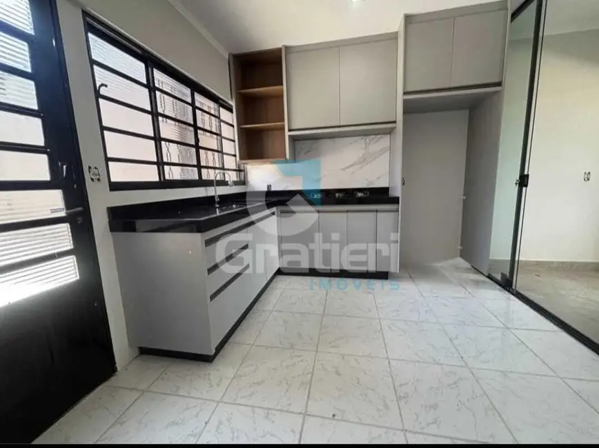 Sobrado com 3 quartos à venda, 198m2 em Jardim Residencial Lupo II, Araraquara - SP - imagem 8 Foto 8 de Sobrado com 3 quartos à venda, 198m2 em Jardim Residencial Lupo II, Araraquara - SP