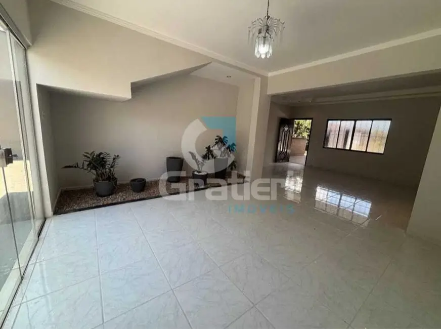 Sobrado com 3 quartos à venda, 198m2 em Jardim Residencial Lupo II, Araraquara - SP - imagem 2 Foto 2 de Sobrado com 3 quartos à venda, 198m2 em Jardim Residencial Lupo II, Araraquara - SP