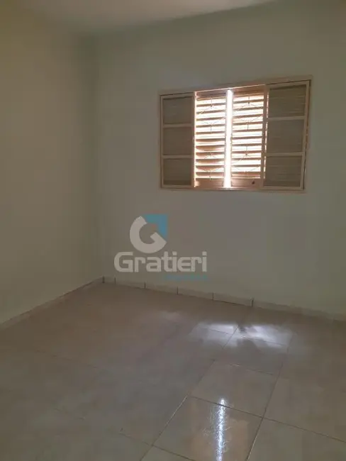 Casa com 3 quartos à venda, 120m2 em Jardim Adalberto Frederico de Oliveira Roxo I, Araraquara - SP - imagem 3 Foto 3 de Casa com 3 quartos à venda, 120m2 em Jardim Adalberto Frederico de Oliveira Roxo I, Araraquara - SP