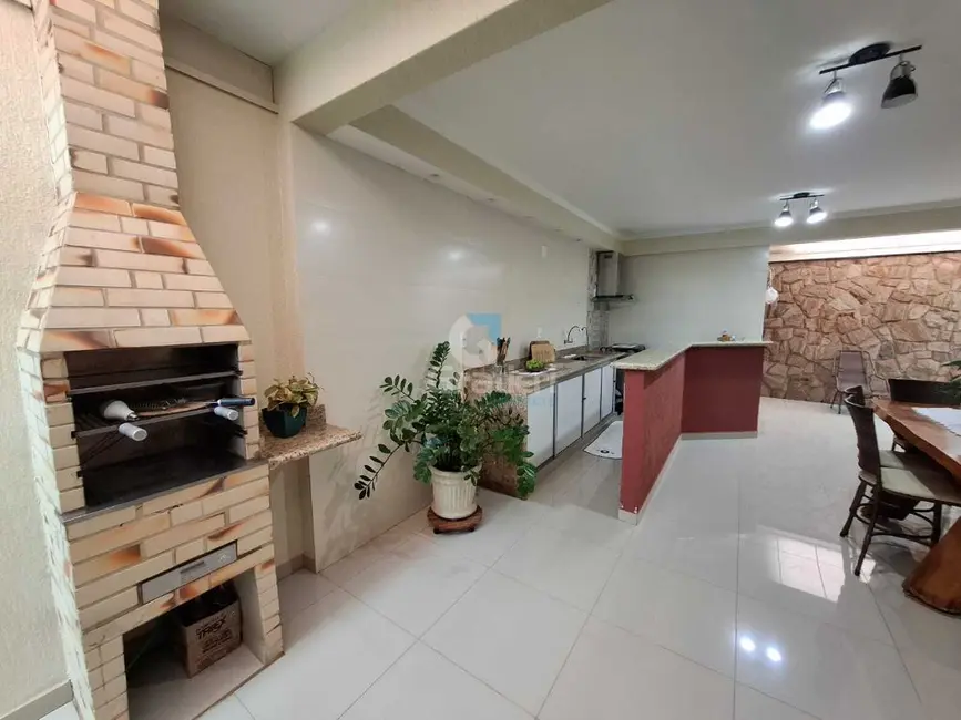 Foto 2 de Casa com 3 quartos à venda, 206m2 em Residencial Cambuy, Araraquara - SP