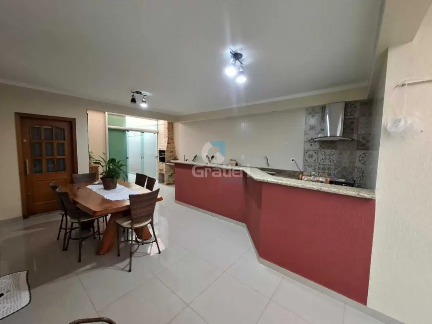 Foto 3 de Casa com 3 quartos à venda, 206m2 em Residencial Cambuy, Araraquara - SP