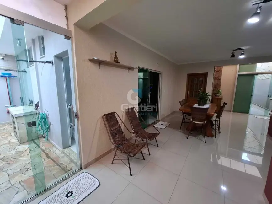 Foto 6 de Casa com 3 quartos à venda, 206m2 em Residencial Cambuy, Araraquara - SP