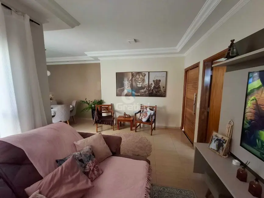 Foto 8 de Casa de Condomínio com 3 quartos à venda, 158m2 em Araraquara - SP