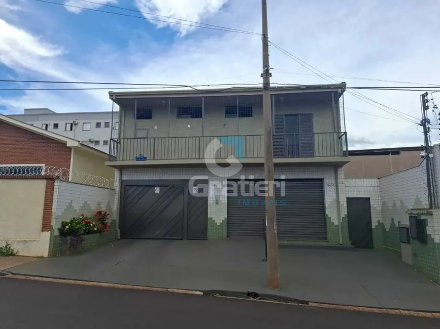 Sobrado com 3 quartos à venda, 247m2 em Centro, Araraquara - SP - imagem 1 Foto 1 de Sobrado com 3 quartos à venda, 247m2 em Centro, Araraquara - SP