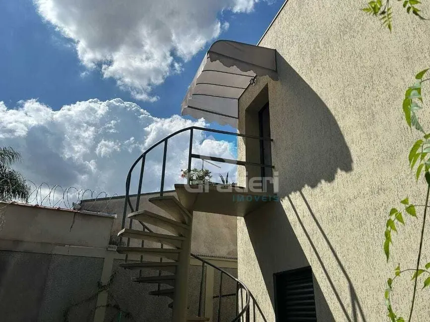 Sobrado com 3 quartos à venda, 247m2 em Centro, Araraquara - SP - imagem 9 Foto 9 de Sobrado com 3 quartos à venda, 247m2 em Centro, Araraquara - SP