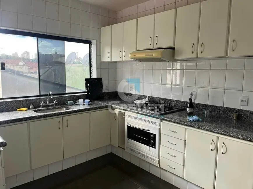 Sobrado com 3 quartos à venda, 247m2 em Centro, Araraquara - SP - imagem 6 Foto 6 de Sobrado com 3 quartos à venda, 247m2 em Centro, Araraquara - SP