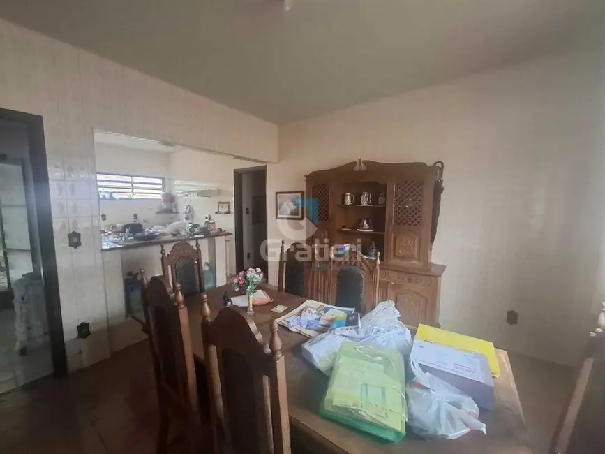 Foto 6 de Casa com 3 quartos à venda, 253m2 em Centro, Araraquara - SP