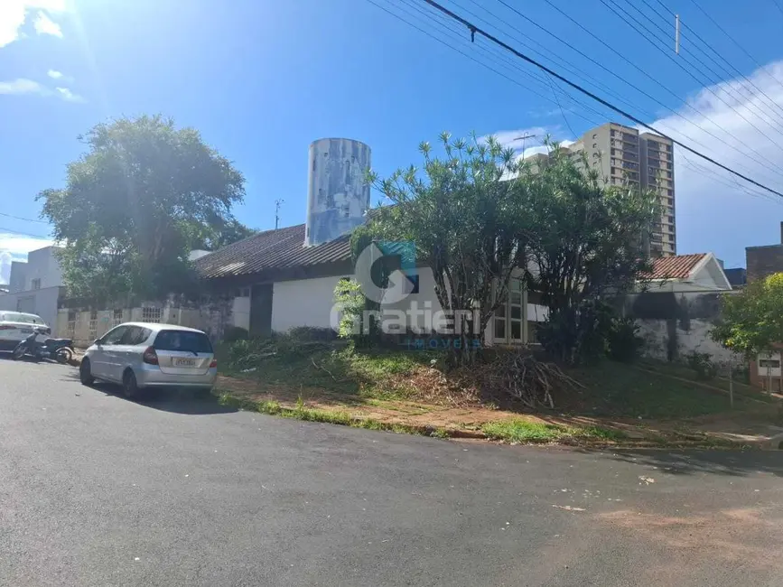 Sobrado com 4 quartos à venda, 243m2 em Centro, Araraquara - SP - imagem 3 Foto 3 de Sobrado com 4 quartos à venda, 243m2 em Centro, Araraquara - SP