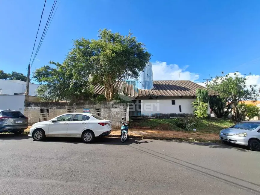 Sobrado com 4 quartos à venda, 243m2 em Centro, Araraquara - SP - imagem 1 Foto 1 de Sobrado com 4 quartos à venda, 243m2 em Centro, Araraquara - SP