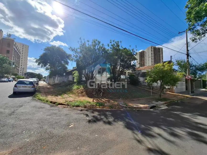 Sobrado com 4 quartos à venda, 243m2 em Centro, Araraquara - SP - imagem 2 Foto 2 de Sobrado com 4 quartos à venda, 243m2 em Centro, Araraquara - SP