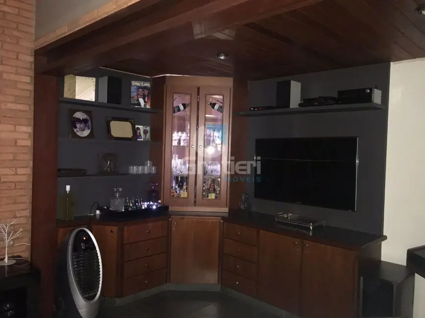 Casa com 3 quartos à venda, 317m2 em Jardim das Roseiras, Araraquara - SP - imagem 7 Foto 7 de Casa com 3 quartos à venda, 317m2 em Jardim das Roseiras, Araraquara - SP