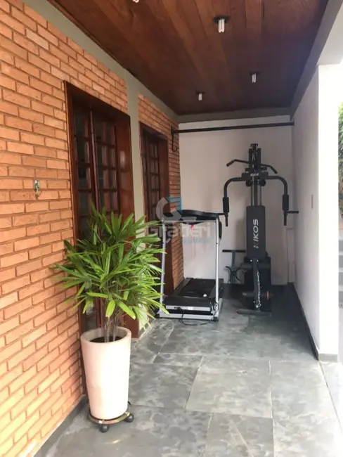 Casa com 3 quartos à venda, 317m2 em Jardim das Roseiras, Araraquara - SP - imagem 4 Foto 4 de Casa com 3 quartos à venda, 317m2 em Jardim das Roseiras, Araraquara - SP