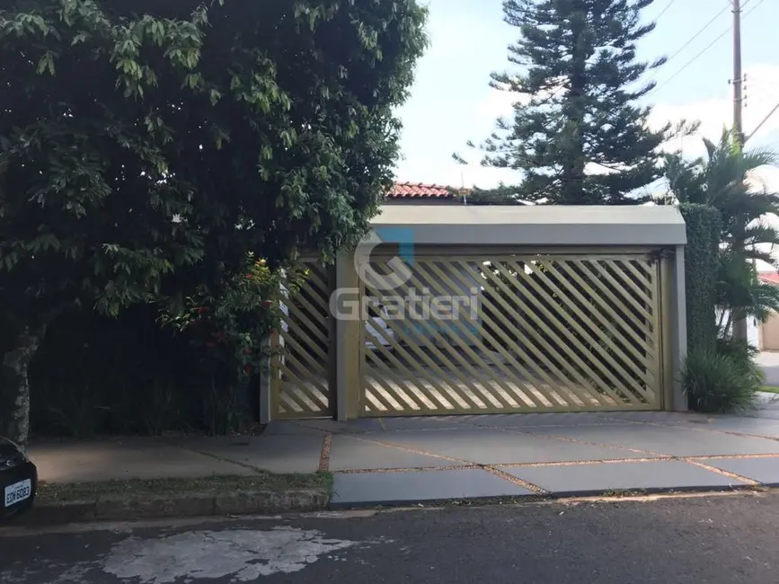Casa com 3 quartos à venda, 317m2 em Jardim das Roseiras, Araraquara - SP - imagem 1 Foto 1 de Casa com 3 quartos à venda, 317m2 em Jardim das Roseiras, Araraquara - SP