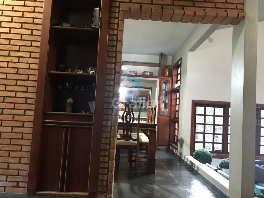 Casa com 3 quartos à venda, 317m2 em Jardim das Roseiras, Araraquara - SP - imagem 8 Foto 8 de Casa com 3 quartos à venda, 317m2 em Jardim das Roseiras, Araraquara - SP