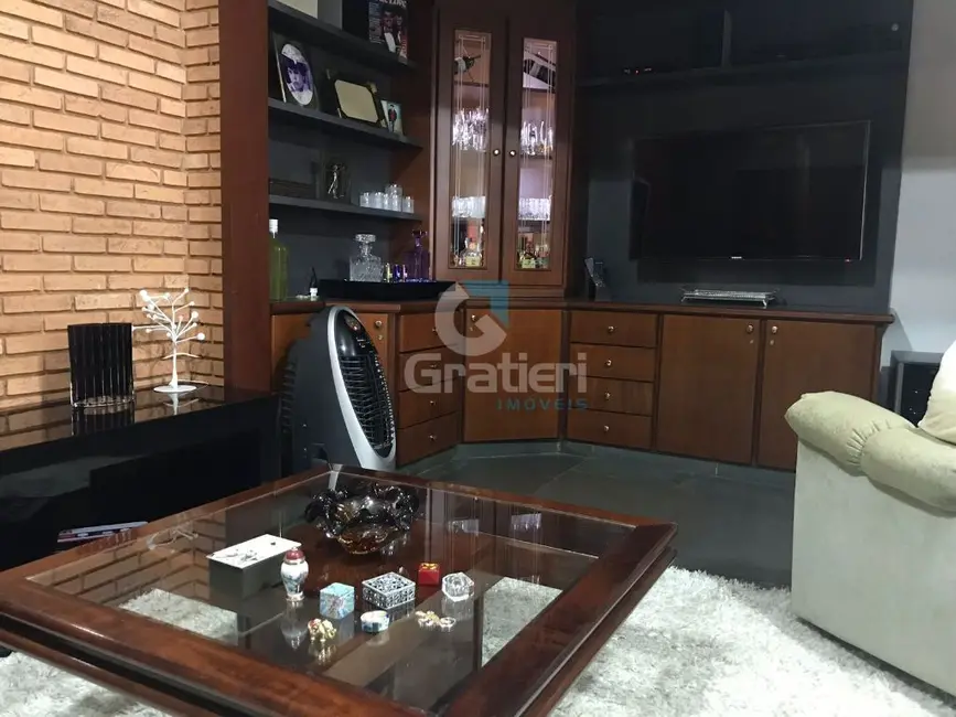 Casa com 3 quartos à venda, 317m2 em Jardim das Roseiras, Araraquara - SP - imagem 3 Foto 3 de Casa com 3 quartos à venda, 317m2 em Jardim das Roseiras, Araraquara - SP