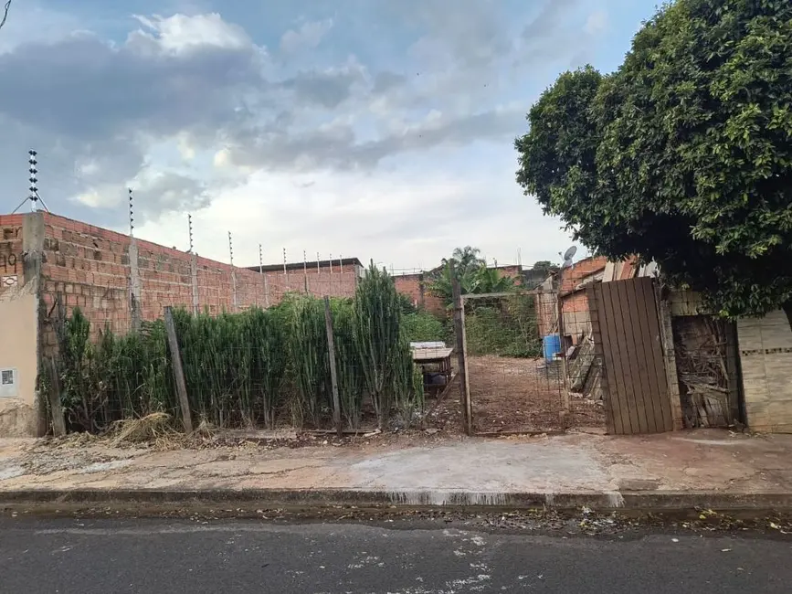Foto 1 de Terreno / Lote à venda, 250m2 em Parque Gramado II, Araraquara - SP