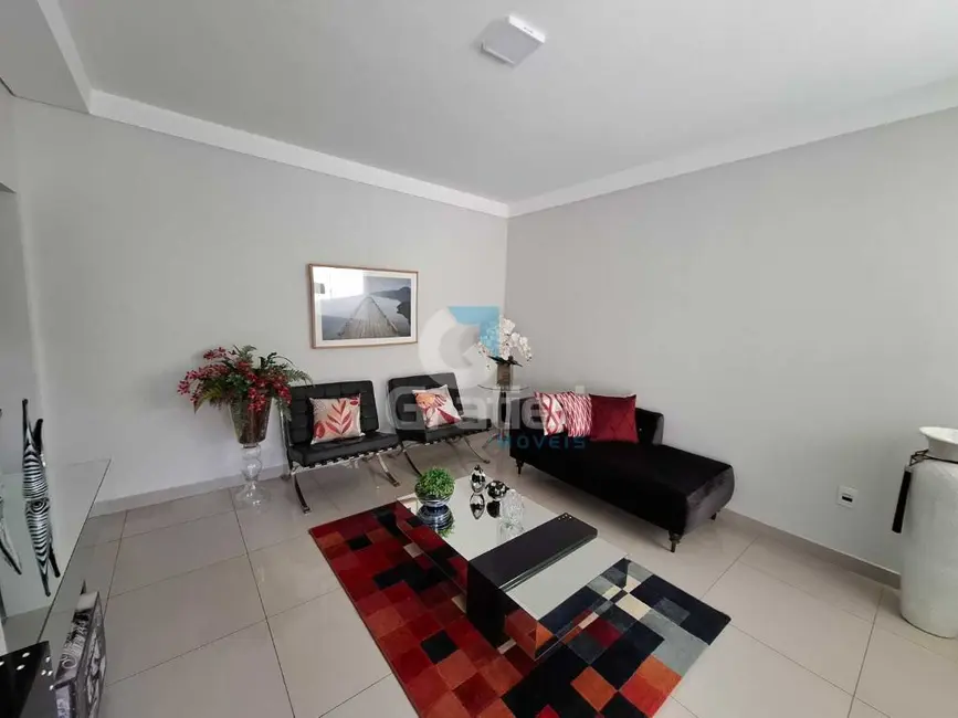 Casa com 3 quartos à venda, 183m2 em Jardim das Gaivotas, Araraquara - SP - imagem 4 Foto 4 de Casa com 3 quartos à venda, 183m2 em Jardim das Gaivotas, Araraquara - SP