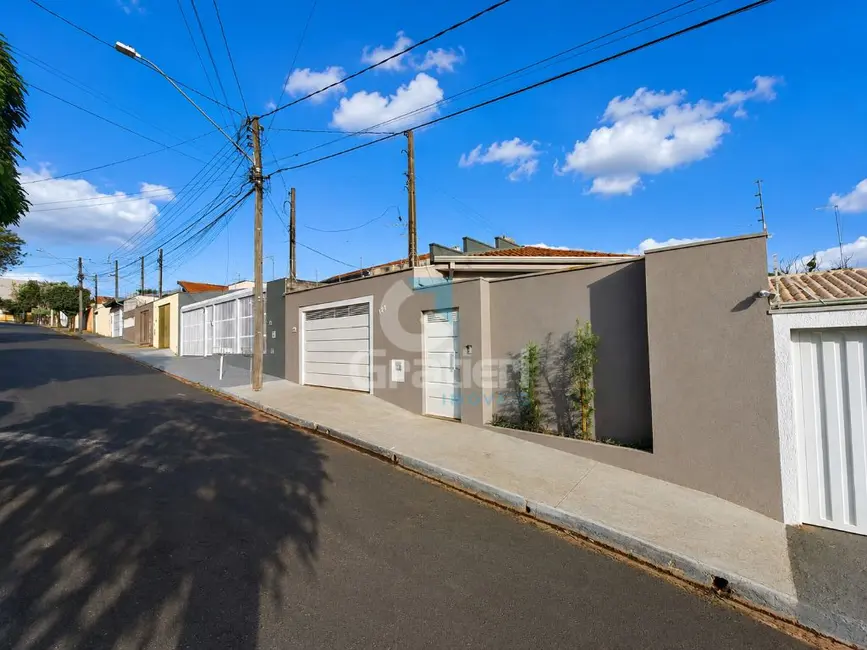 Casa com 3 quartos à venda, 183m2 em Jardim das Gaivotas, Araraquara - SP - imagem 2 Foto 2 de Casa com 3 quartos à venda, 183m2 em Jardim das Gaivotas, Araraquara - SP