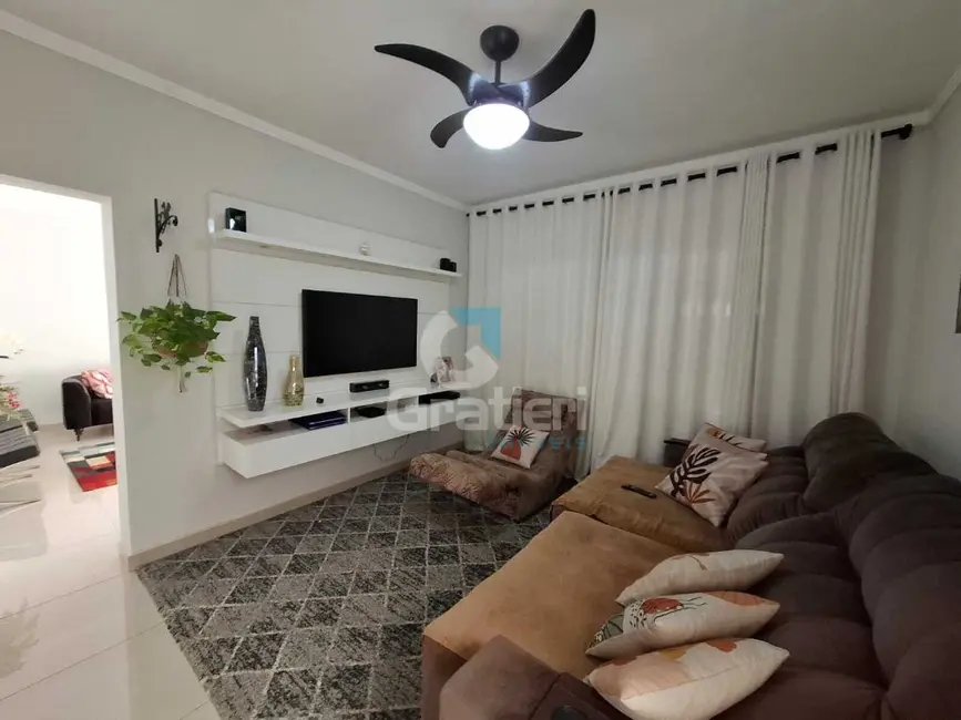 Casa com 3 quartos à venda, 183m2 em Jardim das Gaivotas, Araraquara - SP - imagem 6 Foto 6 de Casa com 3 quartos à venda, 183m2 em Jardim das Gaivotas, Araraquara - SP