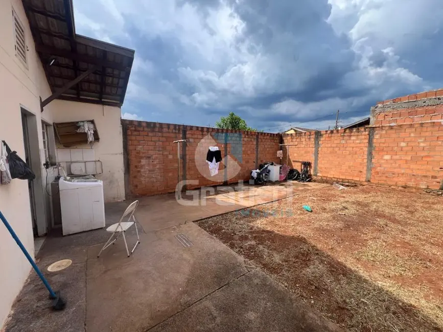 Foto 2 de Casa com 2 quartos à venda, 41m2 em Parque Residencial Laura Molina, Araraquara - SP