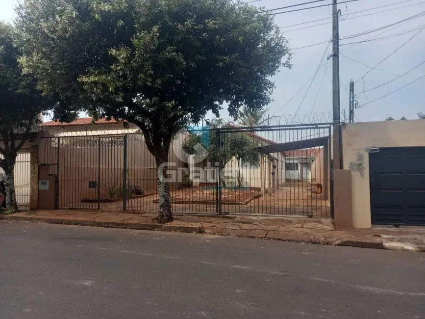 Foto 2 de Casa com 3 quartos à venda, 161m2 em Jardim do Carmo, Araraquara - SP