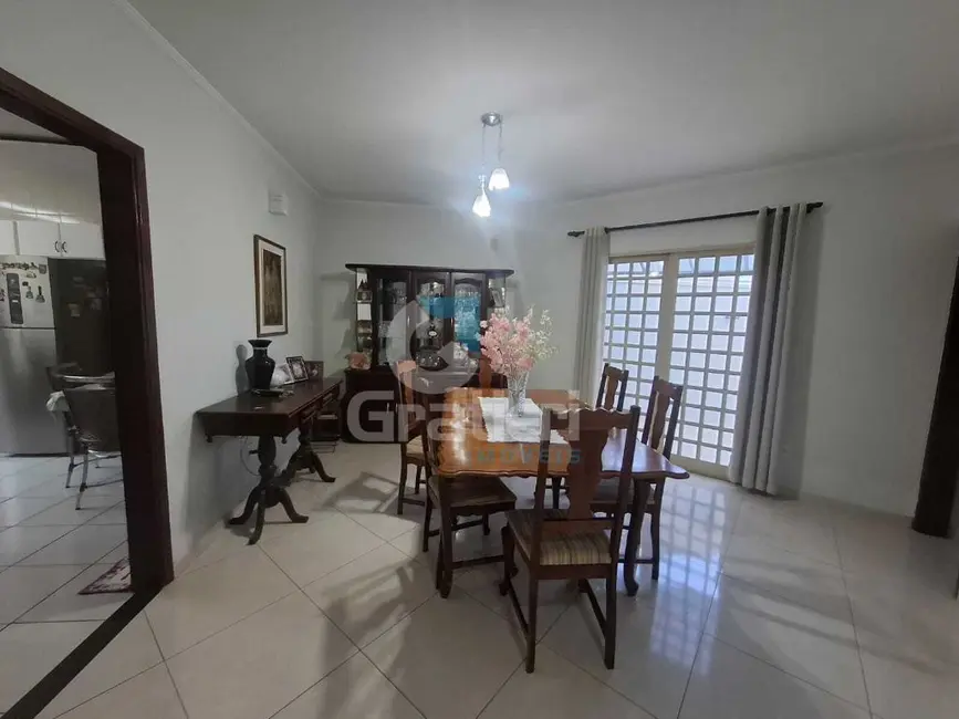 Casa com 3 quartos à venda, 157m2 em Vila Harmonia, Araraquara - SP - imagem 6 Foto 6 de Casa com 3 quartos à venda, 157m2 em Vila Harmonia, Araraquara - SP