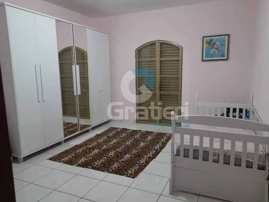 Foto 3 de Sobrado com 4 quartos à venda, 315m2 em Jardim Brasília (Vila Xavier), Araraquara - SP