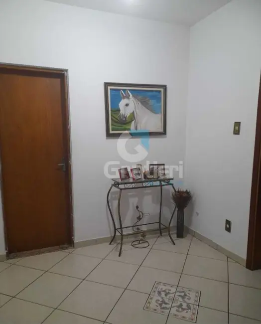 Foto 2 de Sobrado com 4 quartos à venda, 315m2 em Jardim Brasília (Vila Xavier), Araraquara - SP