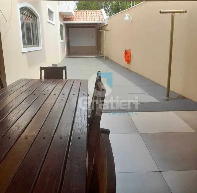 Foto 4 de Sobrado com 4 quartos à venda, 315m2 em Jardim Brasília (Vila Xavier), Araraquara - SP
