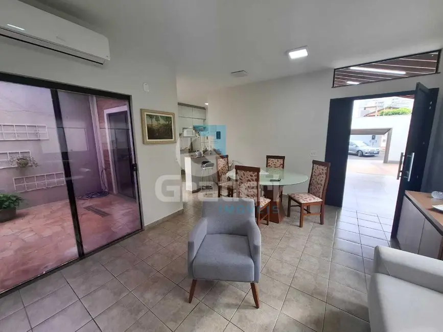 Foto 3 de Casa com 3 quartos à venda, 131m2 em Jardim Botânico, Araraquara - SP
