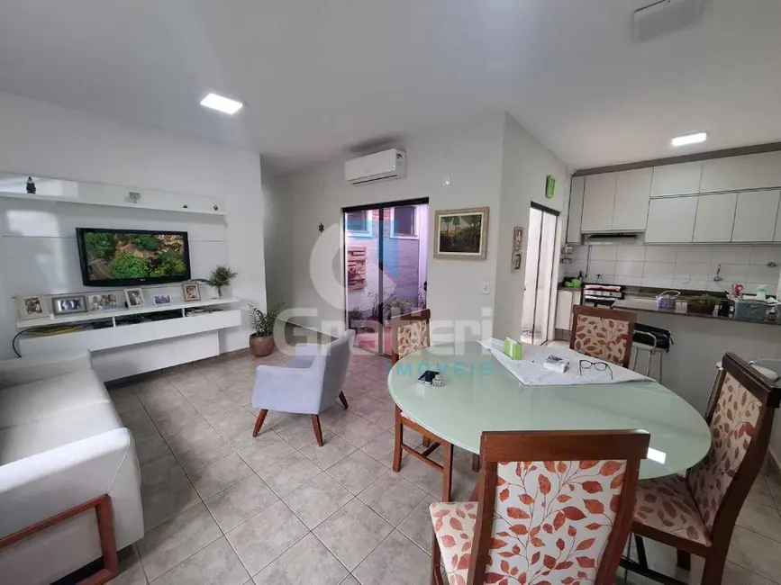 Foto 2 de Casa com 3 quartos à venda, 131m2 em Jardim Botânico, Araraquara - SP