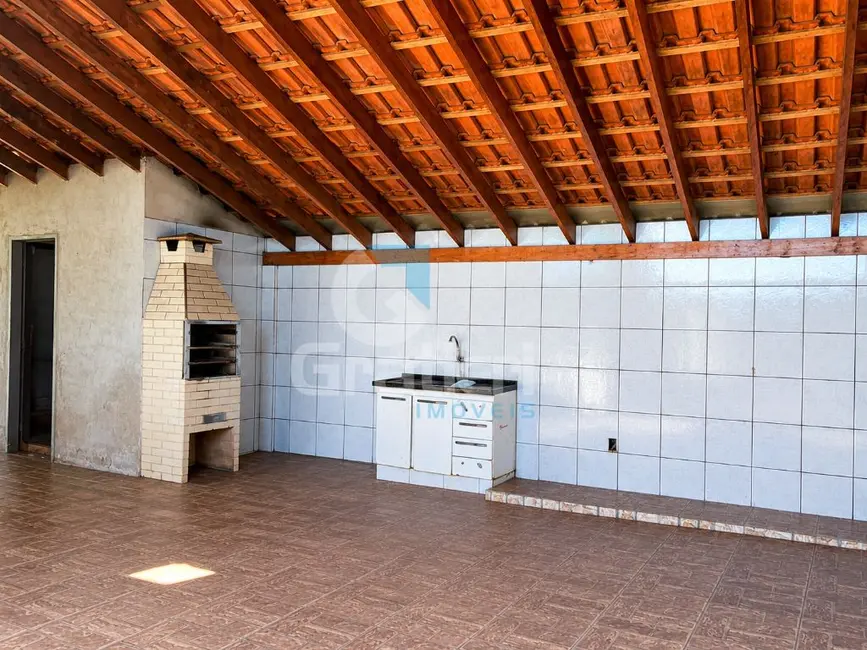 Casa com 3 quartos à venda, 136m2 em Jardim Adalberto Frederico de Oliveira Roxo I, Araraquara - SP - imagem 3 Foto 3 de Casa com 3 quartos à venda, 136m2 em Jardim Adalberto Frederico de Oliveira Roxo I, Araraquara - SP