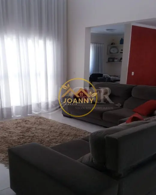 Foto 2 de Sobrado com 3 quartos à venda, 300m2 em Cacapava - SP