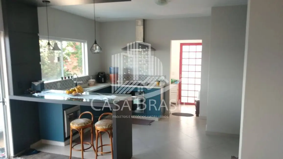 Foto 2 de Casa com 2 quartos à venda, 324m2 em Centro, Guararema - SP