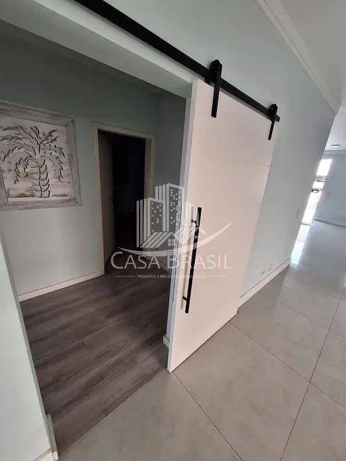 Foto 8 de Sobrado com 3 quartos à venda e para alugar, 375m2 em Vila Zezé, Jacarei - SP