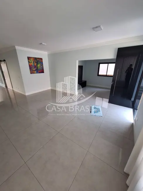 Foto 2 de Sobrado com 3 quartos à venda e para alugar, 375m2 em Vila Zezé, Jacarei - SP